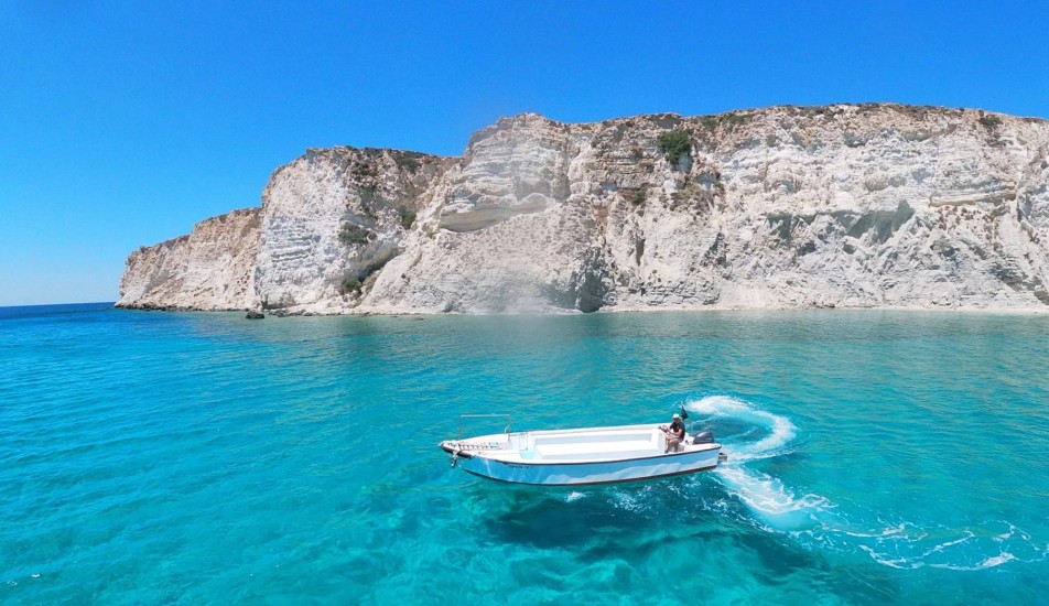 Crete speedboat