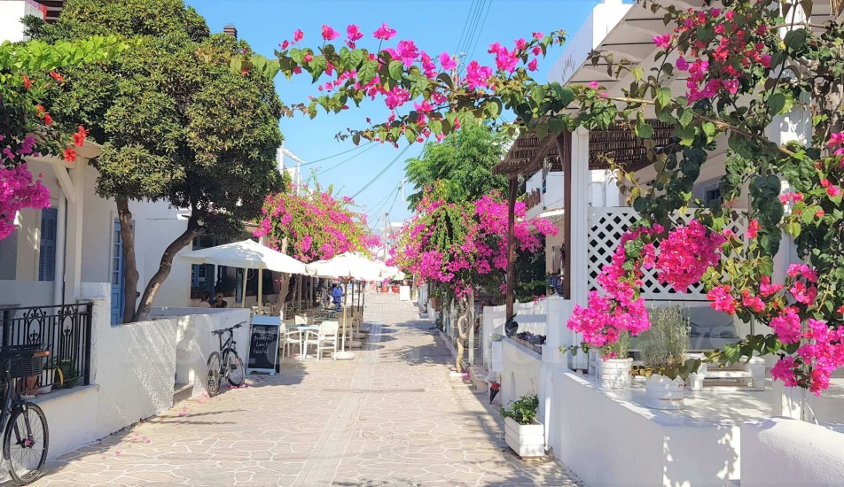 antiparos town street