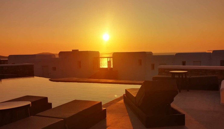 luxury pool sunsey mykonos