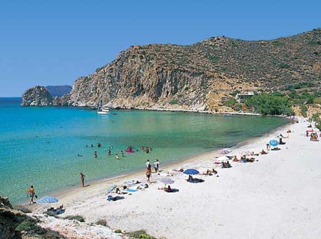 plathiena beach milos