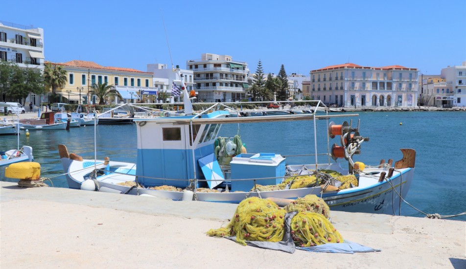 tinos fishing boat